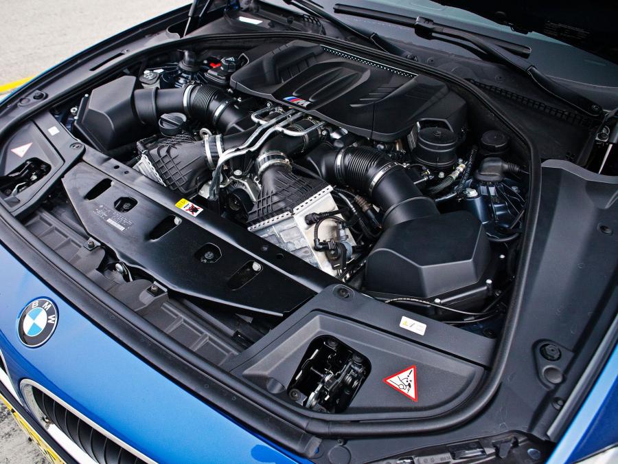  BMW M5 2011 года  (US) (фото 15 из 24)